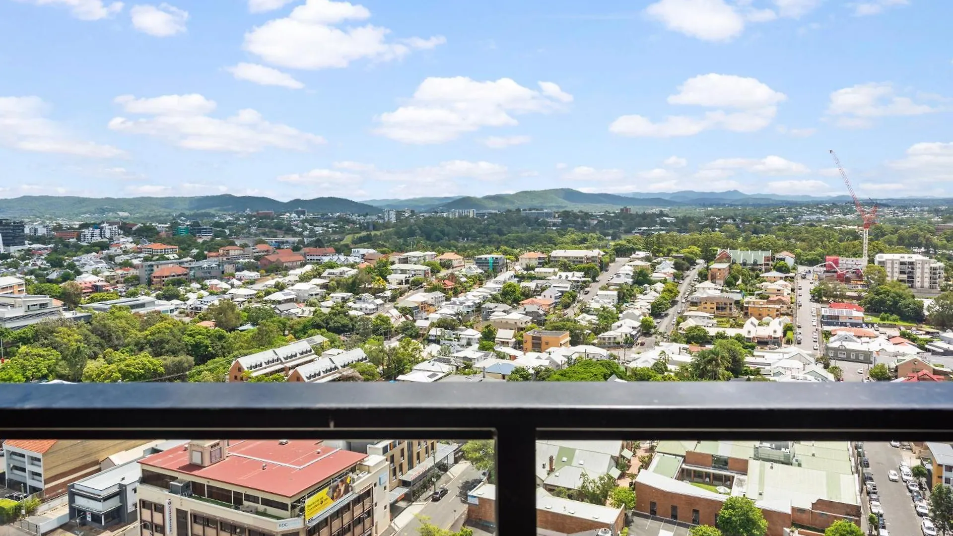 브리즈번 Mountain View 2Br With Pool, Huge Gym And Parking 아파트