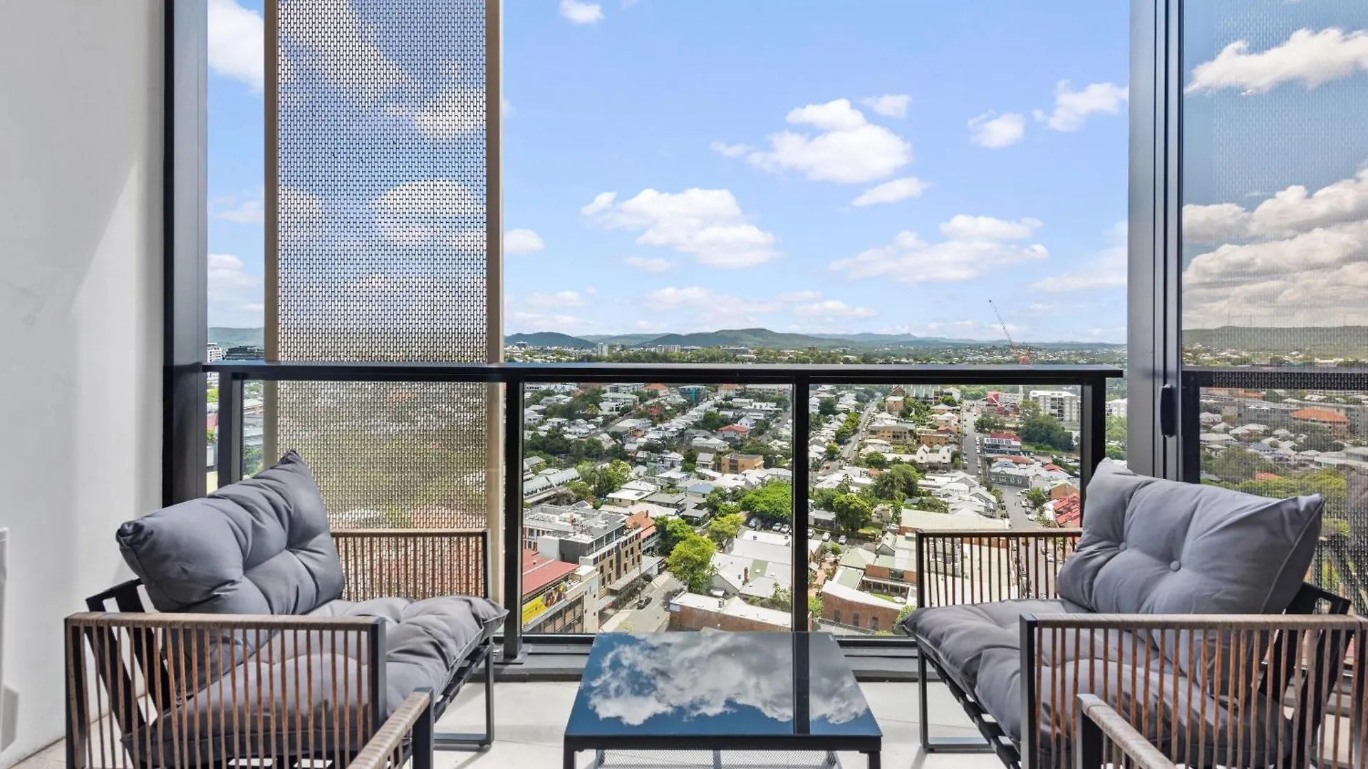 브리즈번 Mountain View 2Br With Pool, Huge Gym And Parking 아파트