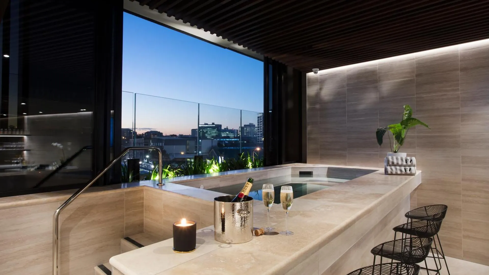 Ferienwohnung Mountain View 2Br With Pool, Huge Gym And Parking Brisbane 0*,  Australien
